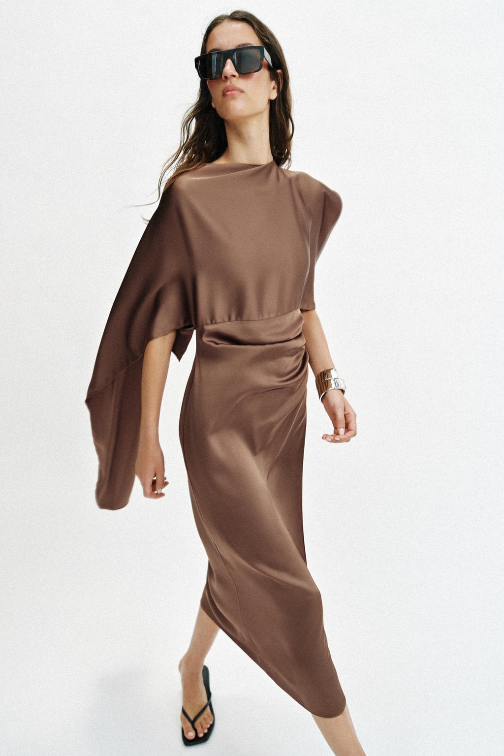 Robe Mi-longue Satinée à Cape (2)